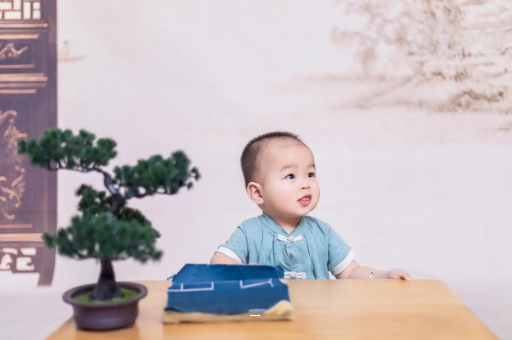 代怀包生男孩机构宝宝几个月可以笑出声